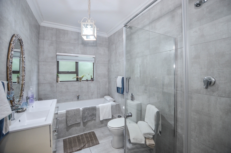 5 Bedroom Property for Sale in Yzerfontein Western Cape